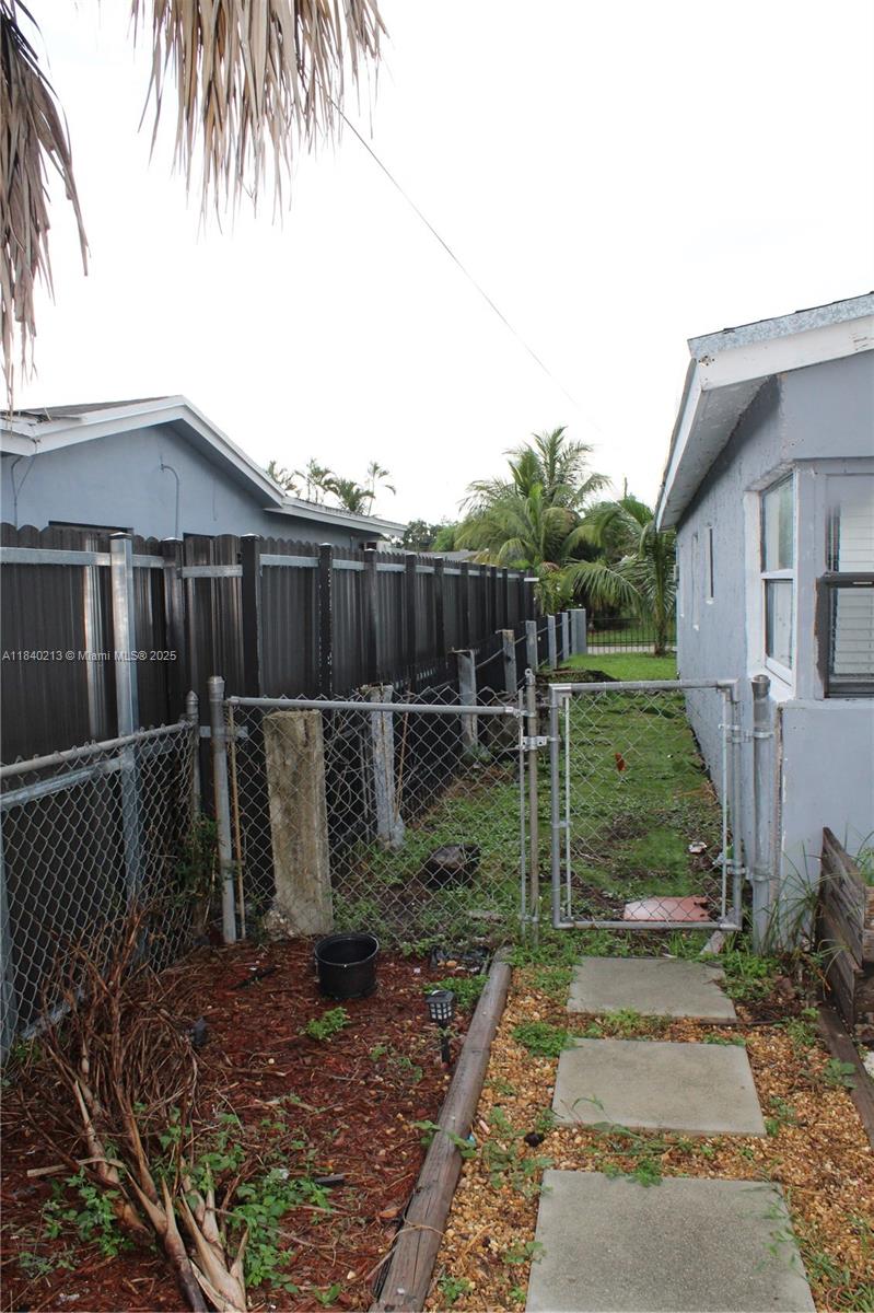 PALM LANE VILLA NO 4 - Residential