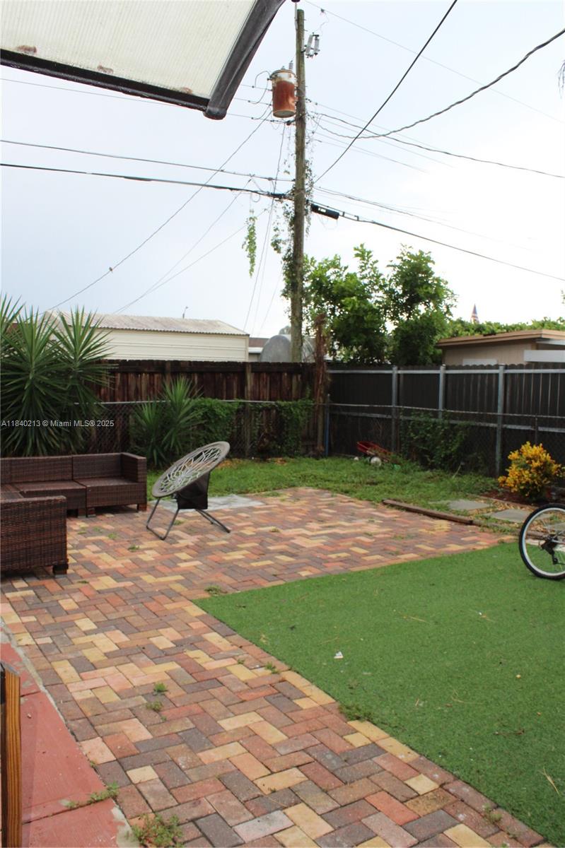 PALM LANE VILLA NO 4 - Residential