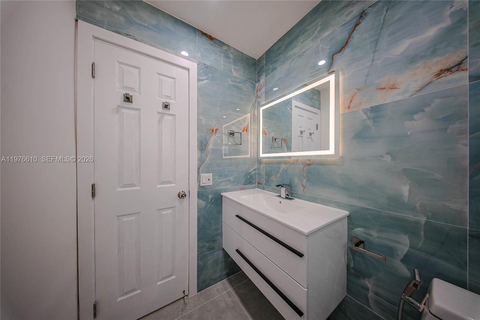 PELL MANOR CONDOMINIUM 3 - Residential