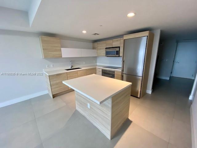 THE HARBOUR NORTH CONDO - Residential Lease