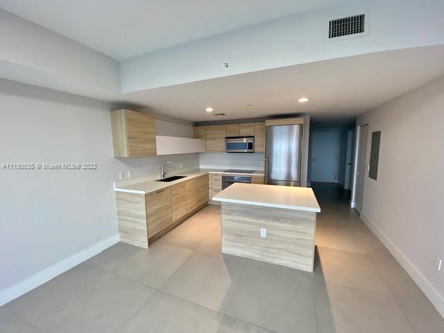 THE HARBOUR NORTH CONDO - Residential Lease