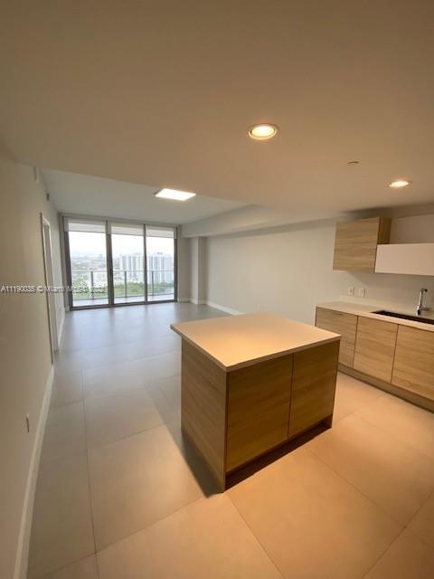 THE HARBOUR NORTH CONDO - Residential Lease