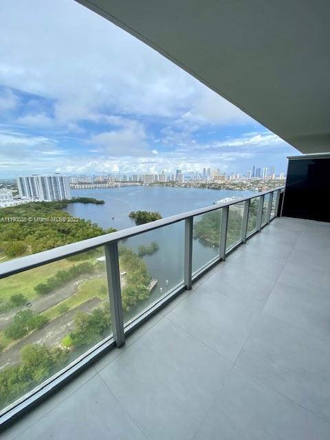 THE HARBOUR NORTH CONDO - Residential Lease