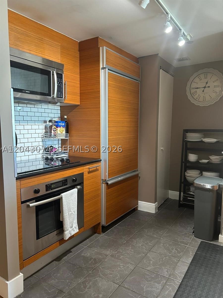 50 BISCAYNE CONDO - Residential Lease