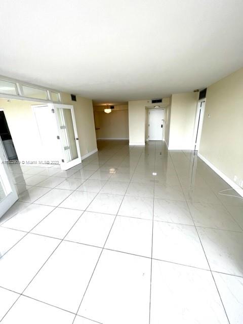 TOWERS OF QUAYSIDE CONDO - Residential Lease