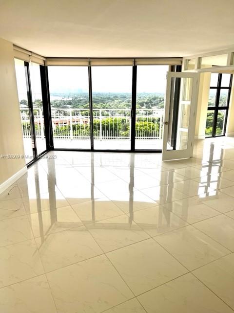 TOWERS OF QUAYSIDE CONDO - Residential Lease