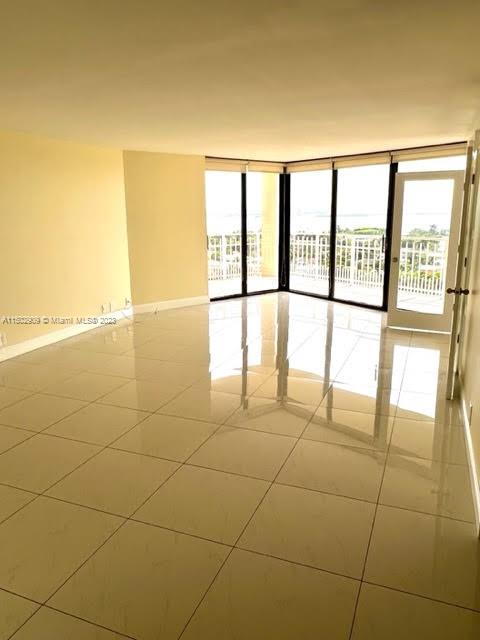 TOWERS OF QUAYSIDE CONDO - Residential Lease