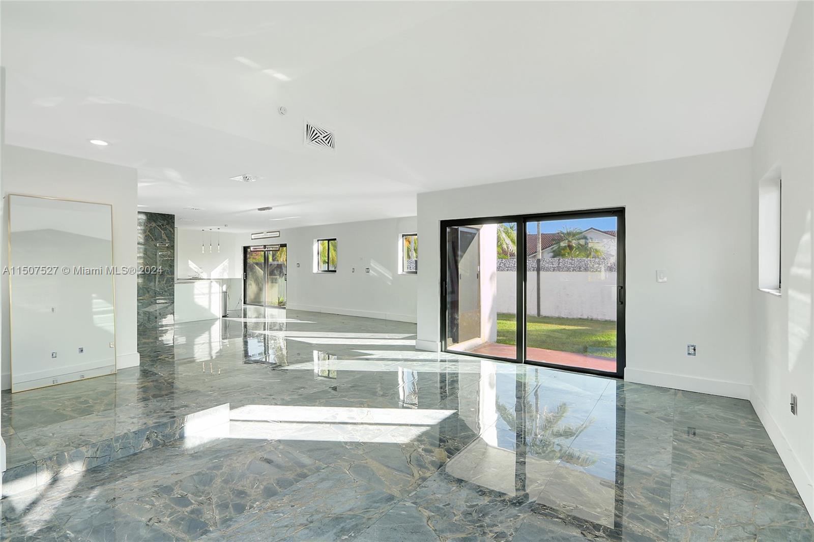 KENLAND HOMES - Residential