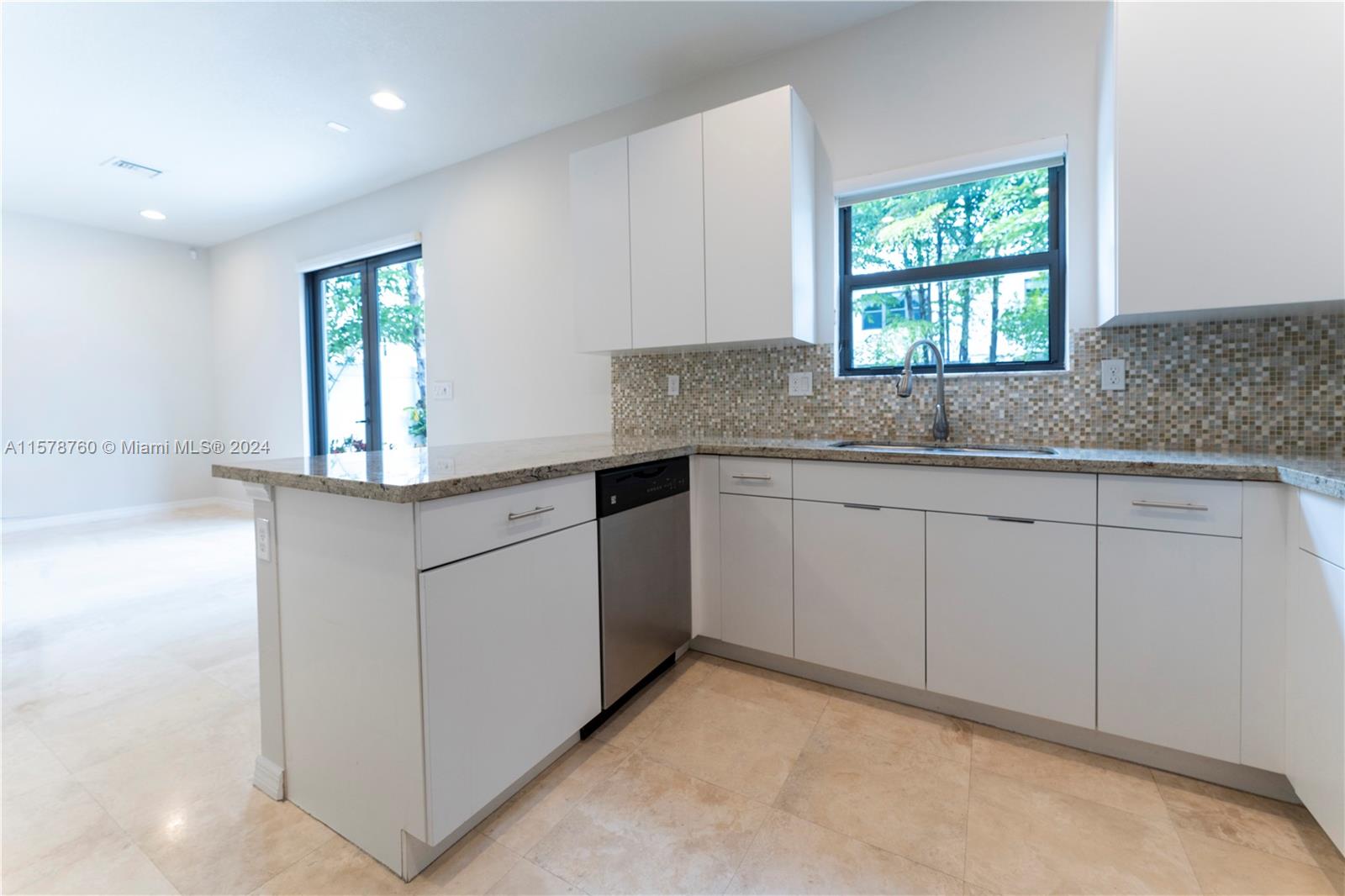 CHAMPION LAKES - Residential Lease