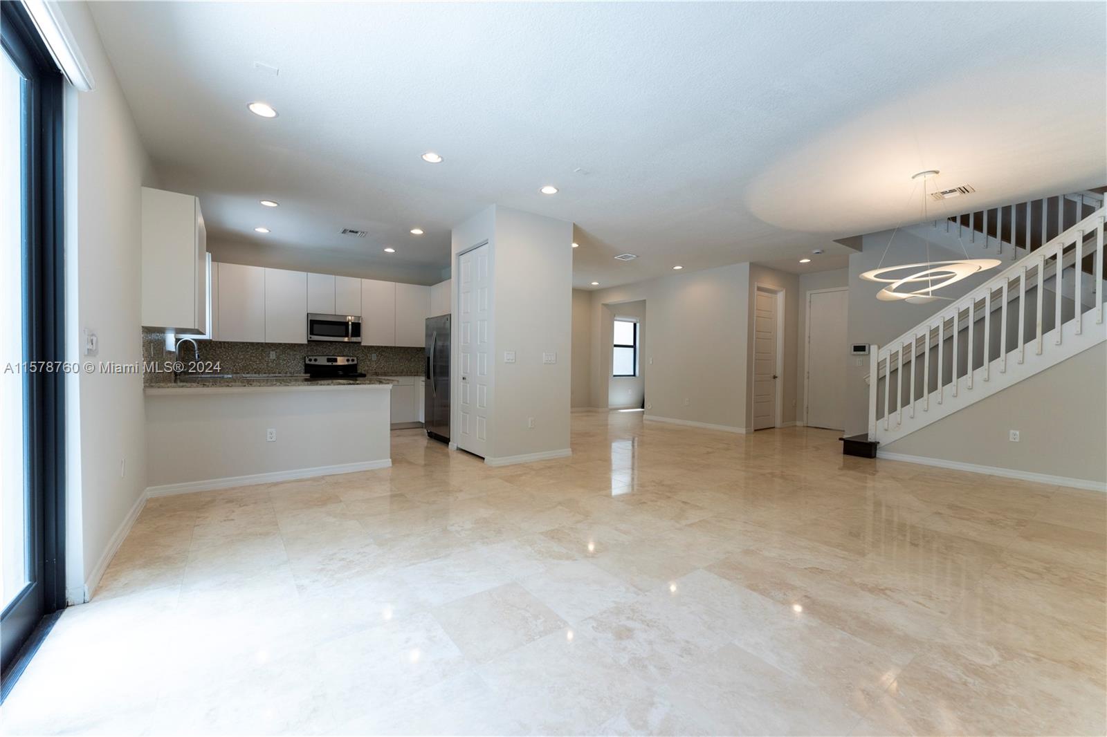 CHAMPION LAKES - Residential Lease