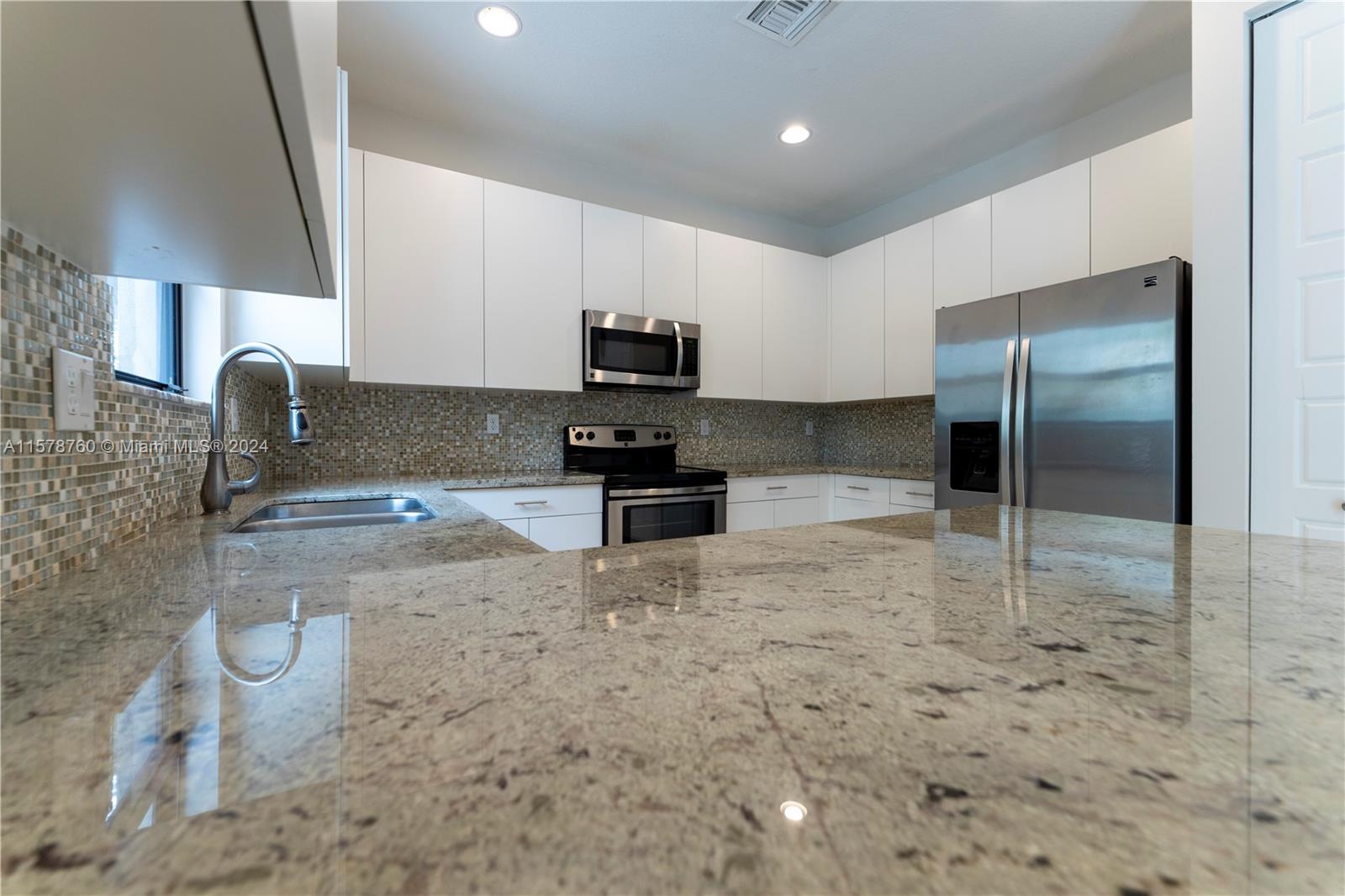 CHAMPION LAKES - Residential Lease