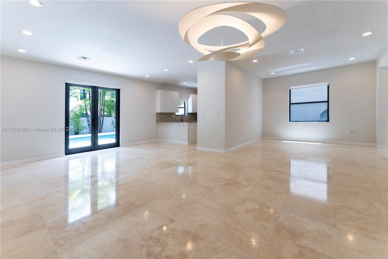 CHAMPION LAKES - Residential Lease