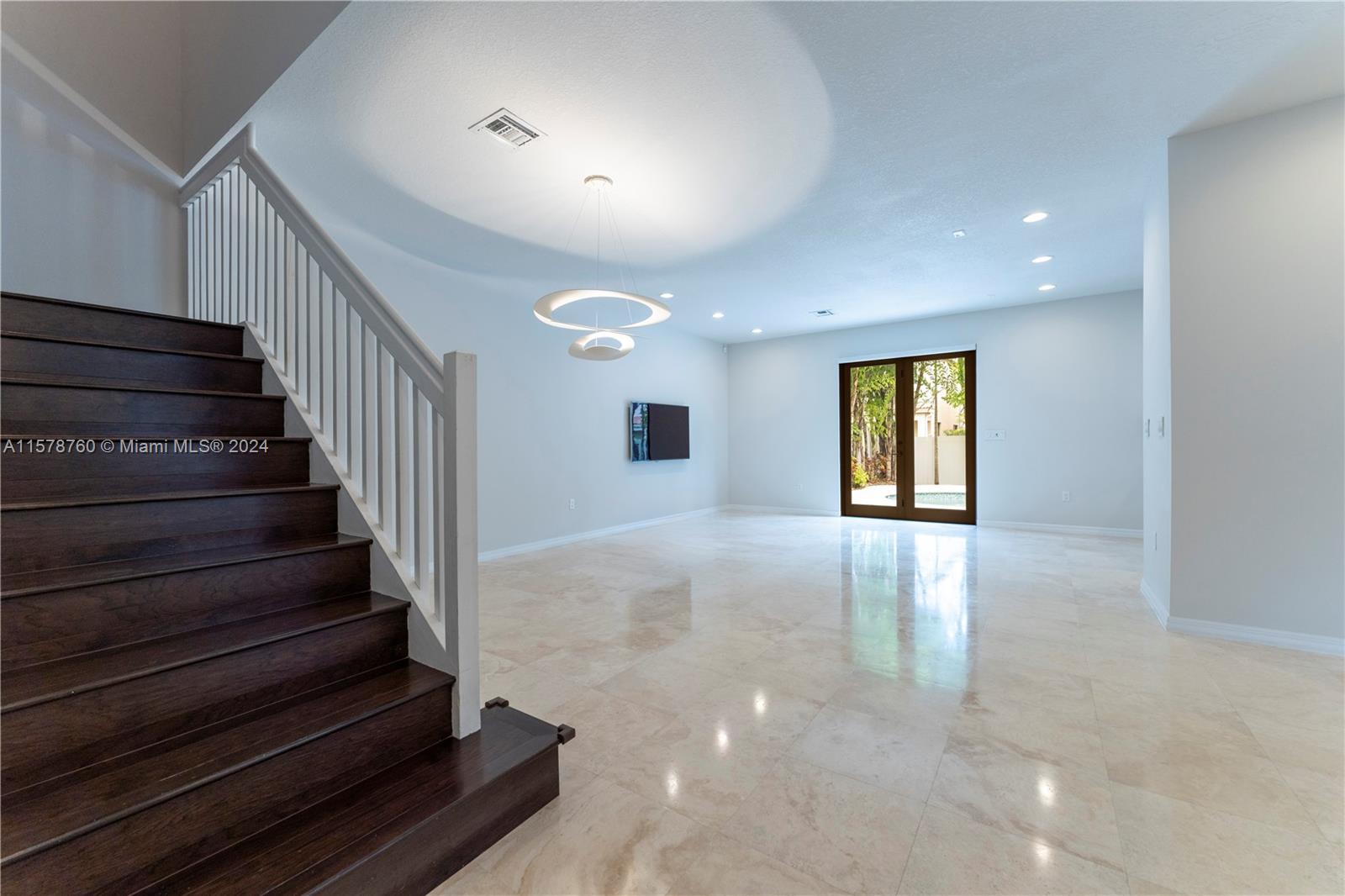 CHAMPION LAKES - Residential Lease