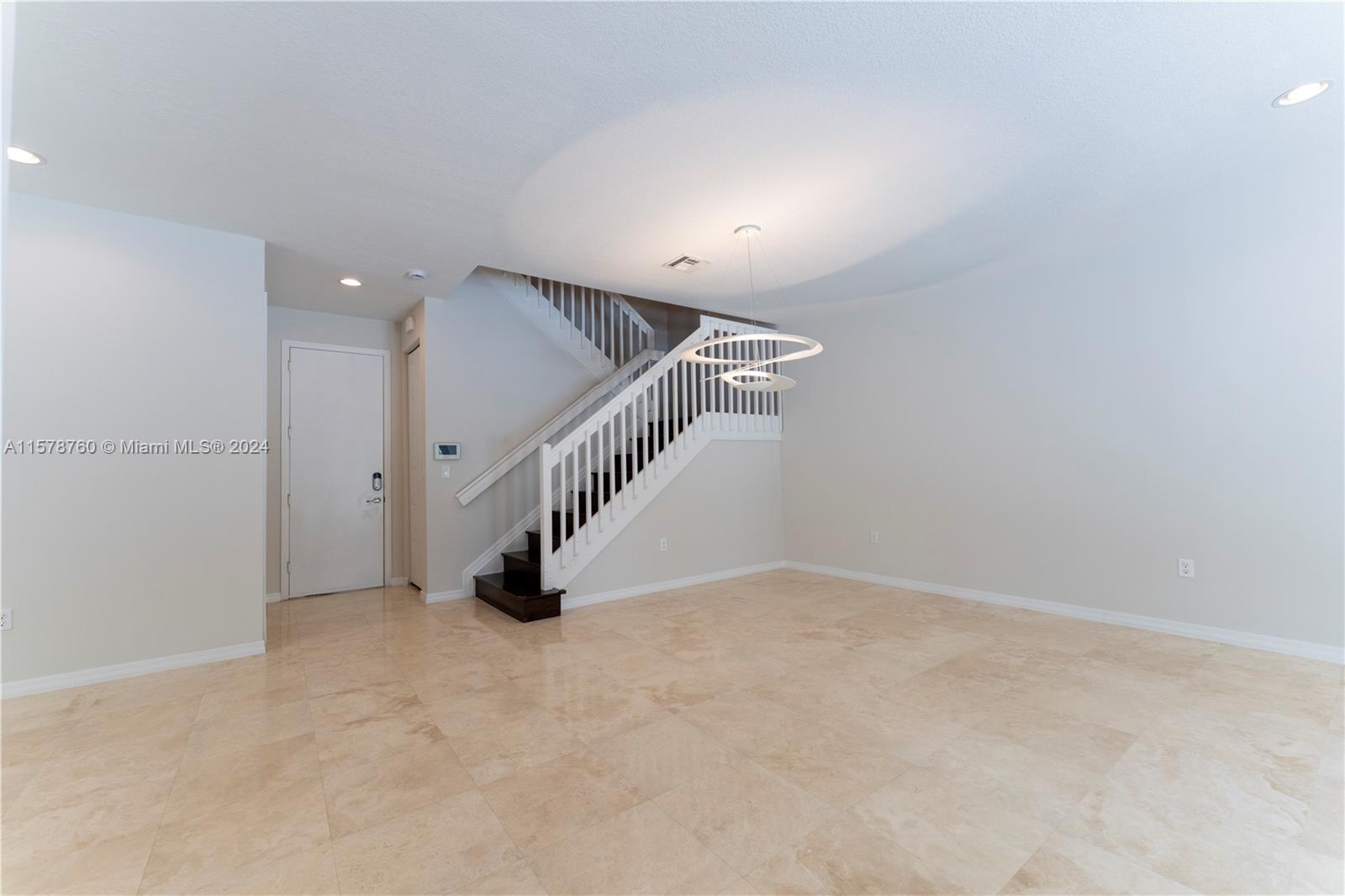 CHAMPION LAKES - Residential Lease