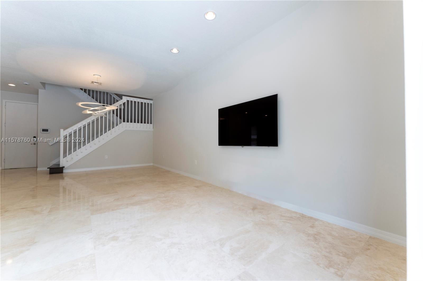 CHAMPION LAKES - Residential Lease