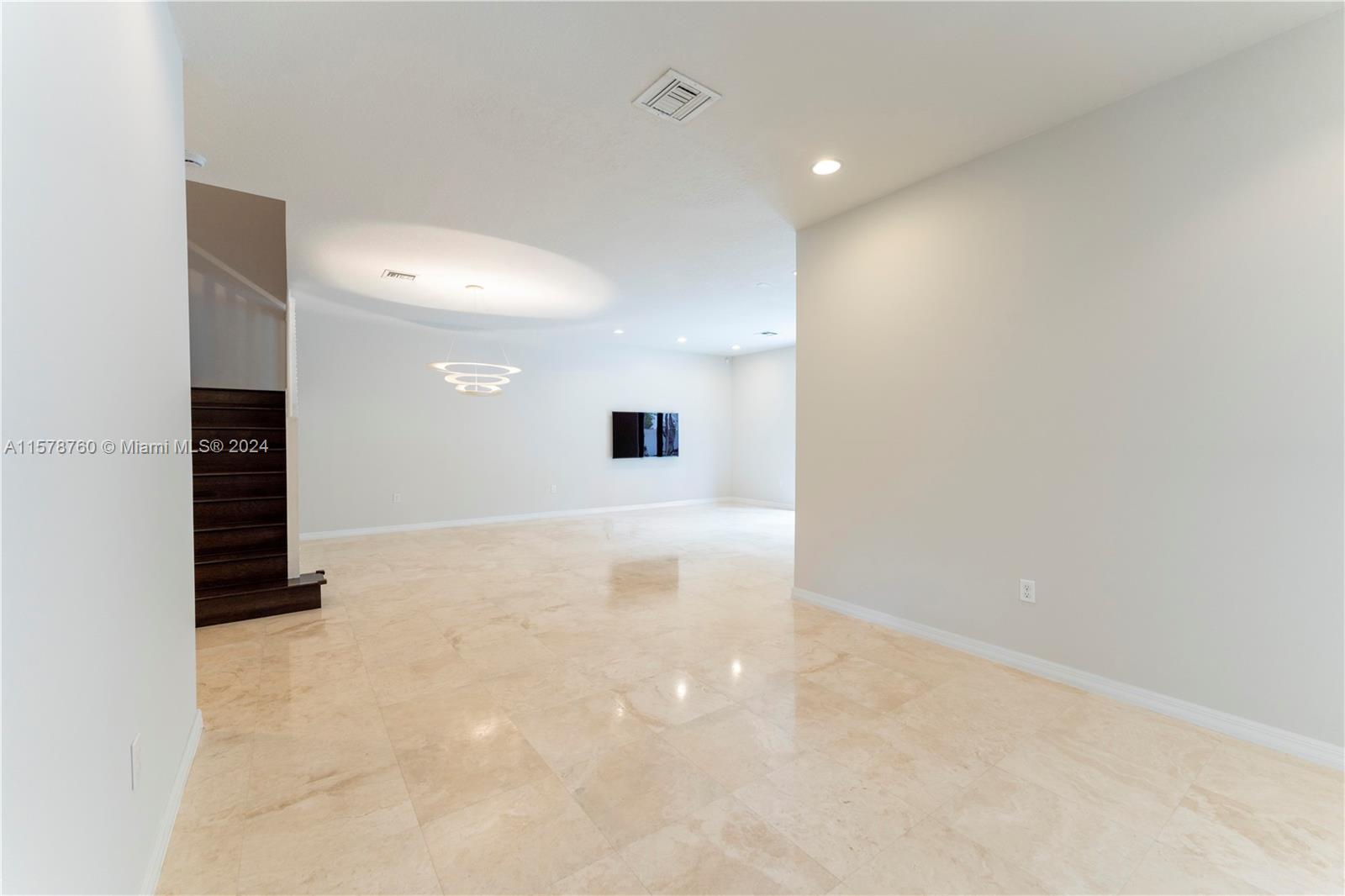 CHAMPION LAKES - Residential Lease