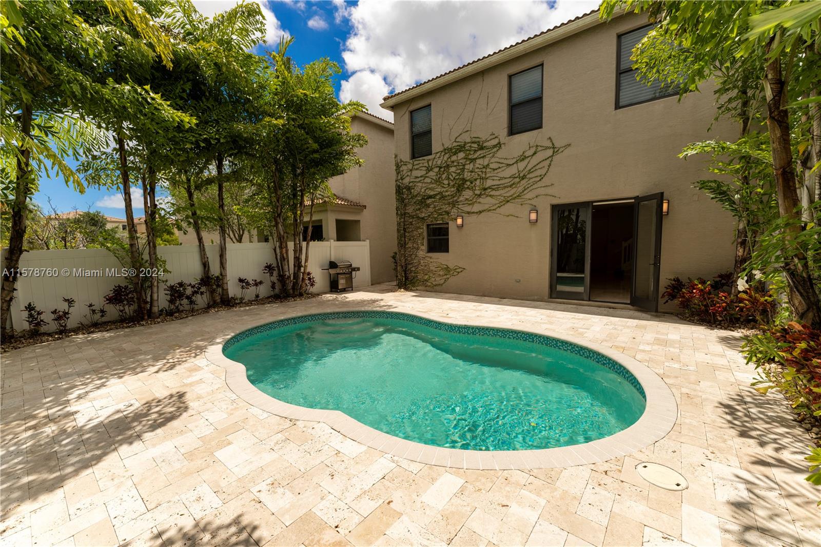 CHAMPION LAKES - Residential Lease