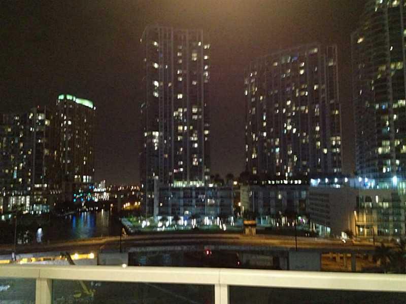 Young full amenity building across the street from the new Brickell City Centre! Desirable condo with marble floors, views, chef's kitchen, stainless steel appliances,washer/dryer, beautiful appointments! Sited next to People Mover station, Downtown Miami  living at its best!
