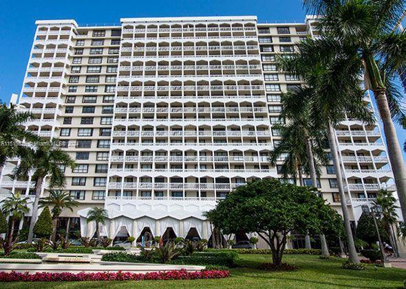 Amazing spacious 2 Bedroom and 2 bath located in the city of Bal harbor, right next to the world renewed Bal Harbor Shops. Minutes to South Beach. Renovated kitchen and bathrooms. Porcelain floors, ocean views from the balcony. The building offers many amenities and services including three tennis courts, gym, restaurant, hair salon, beach access and service 24/7 concierge. sacurity, valet, and much more.