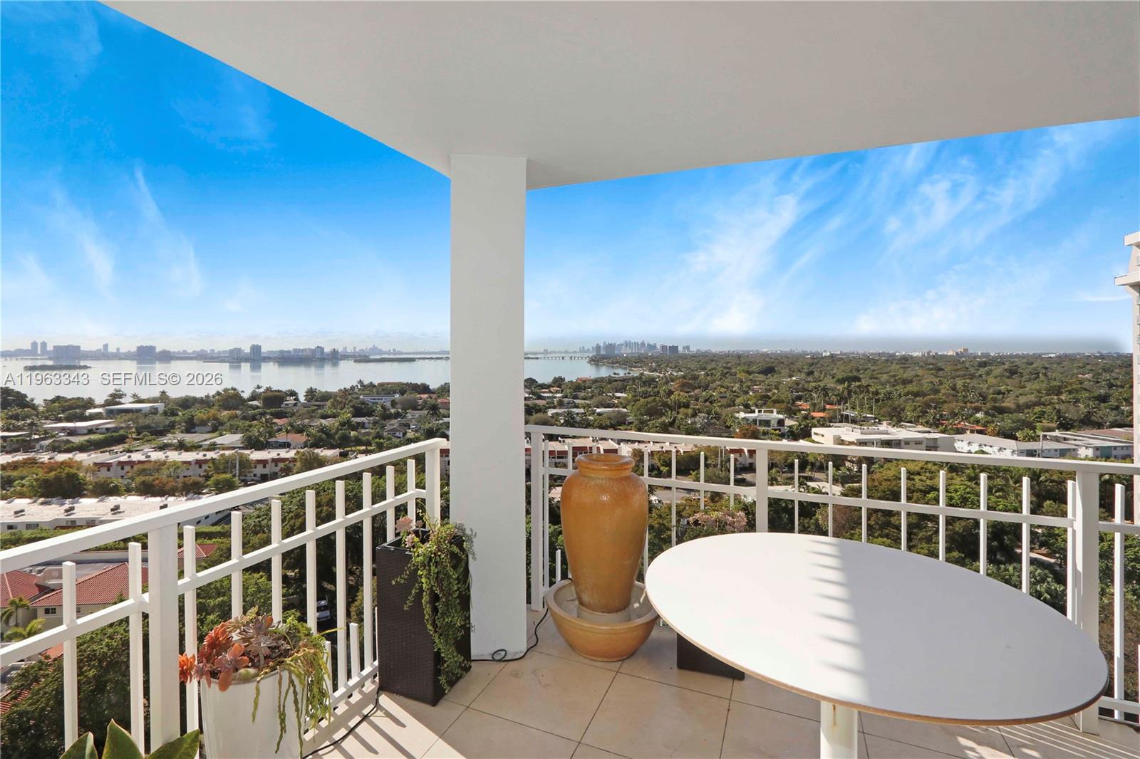 TOWERS OF QUAYSIDE CONDO - Residential