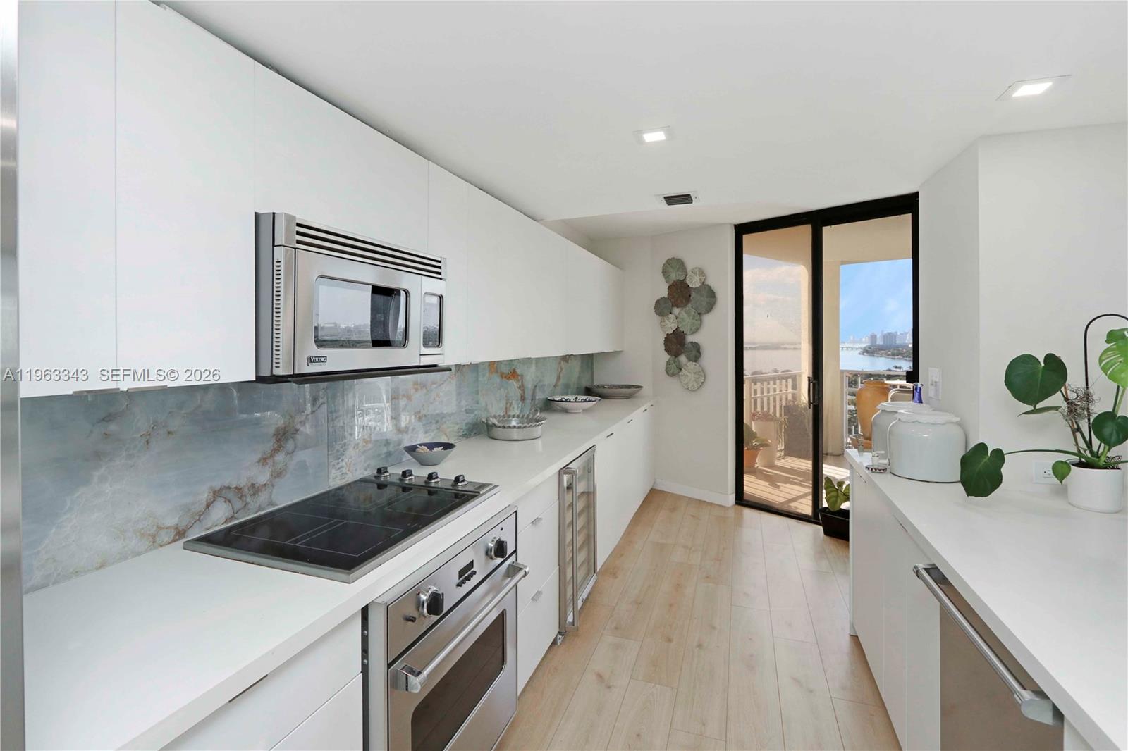 TOWERS OF QUAYSIDE CONDO - Residential