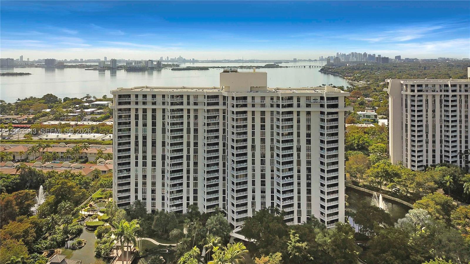 TOWERS OF QUAYSIDE CONDO - Residential