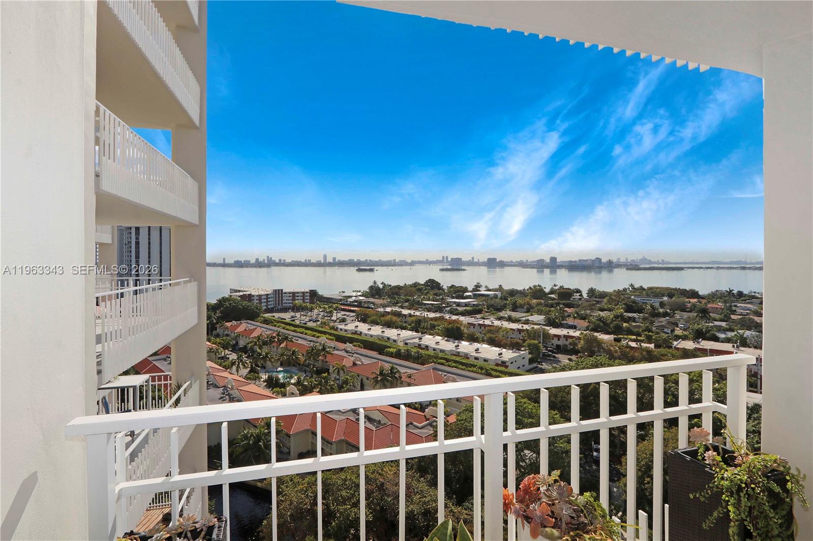 TOWERS OF QUAYSIDE CONDO - Residential