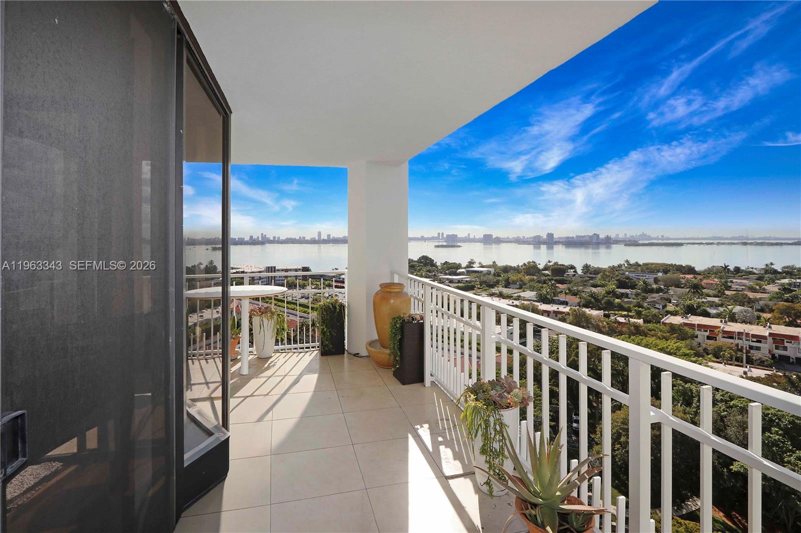 TOWERS OF QUAYSIDE CONDO - Residential