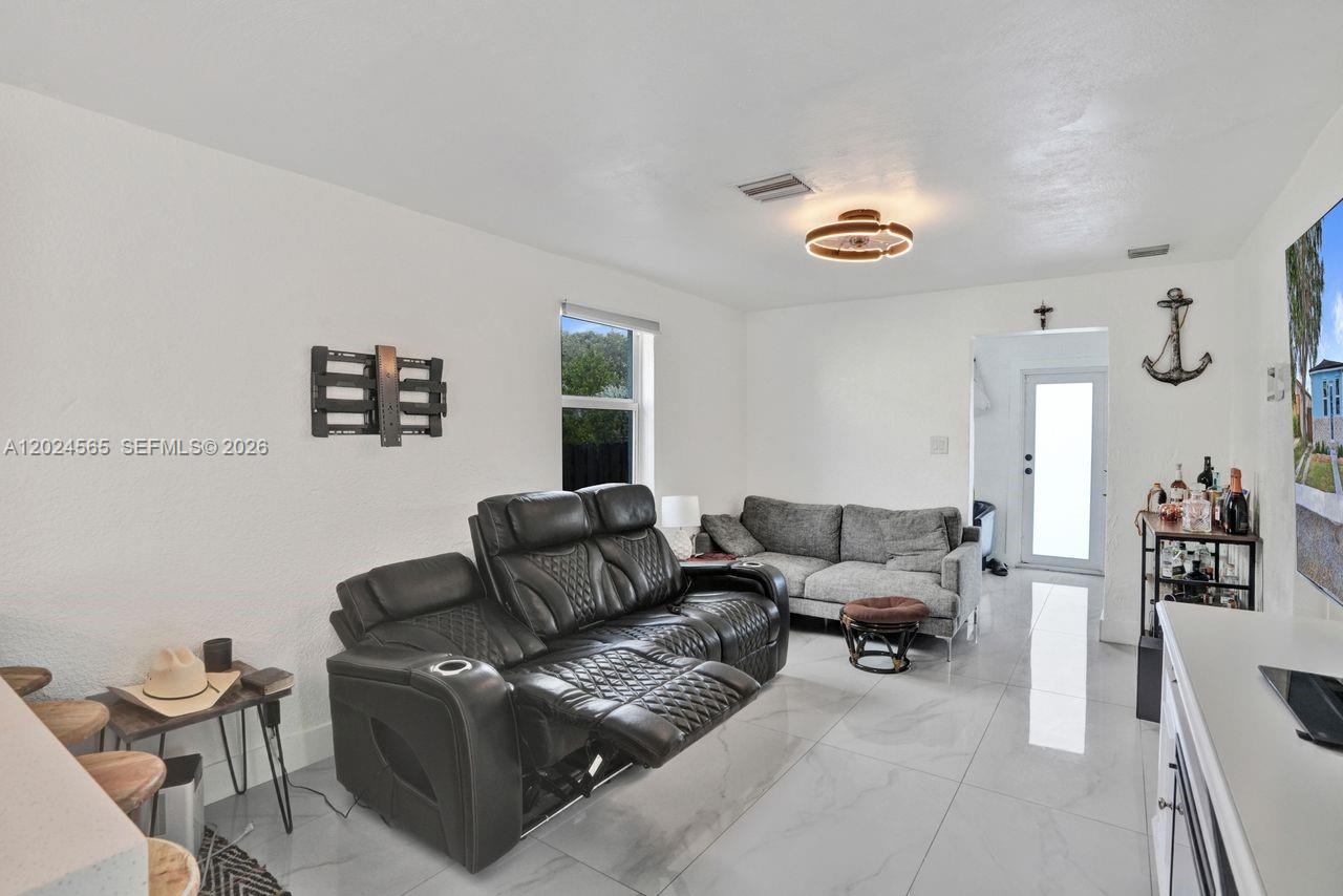 LIBERIA - Residential
