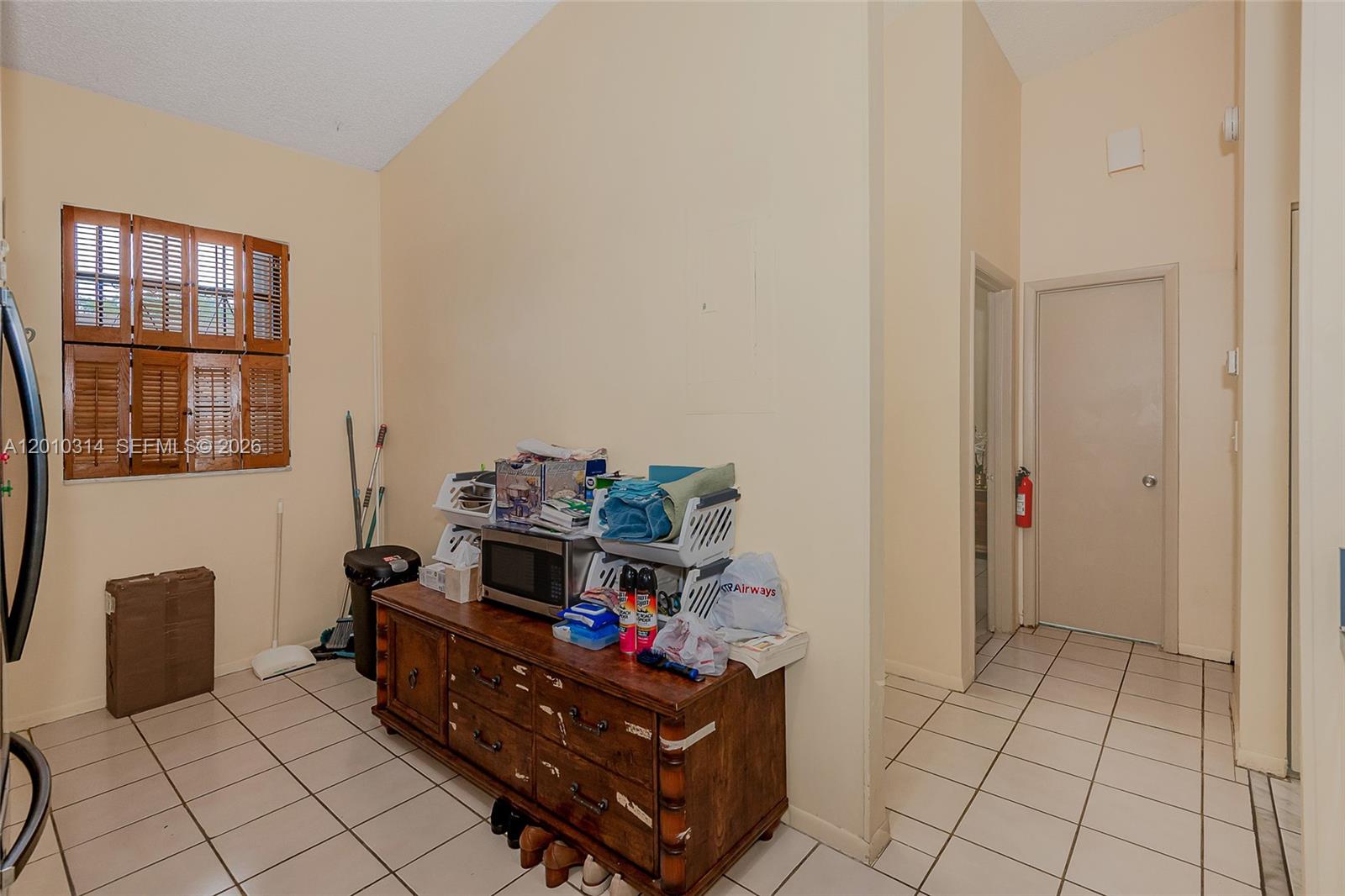 COUNTRY LAKE MANORS TOWNH - Residential
