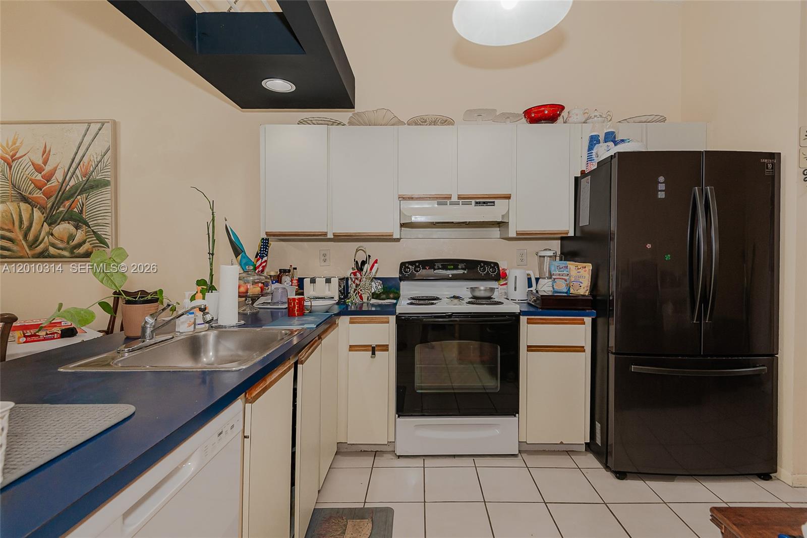 COUNTRY LAKE MANORS TOWNH - Residential
