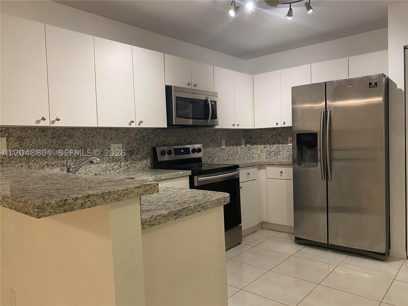 VILLAGES OF RENAISSANCE - Residential Lease
