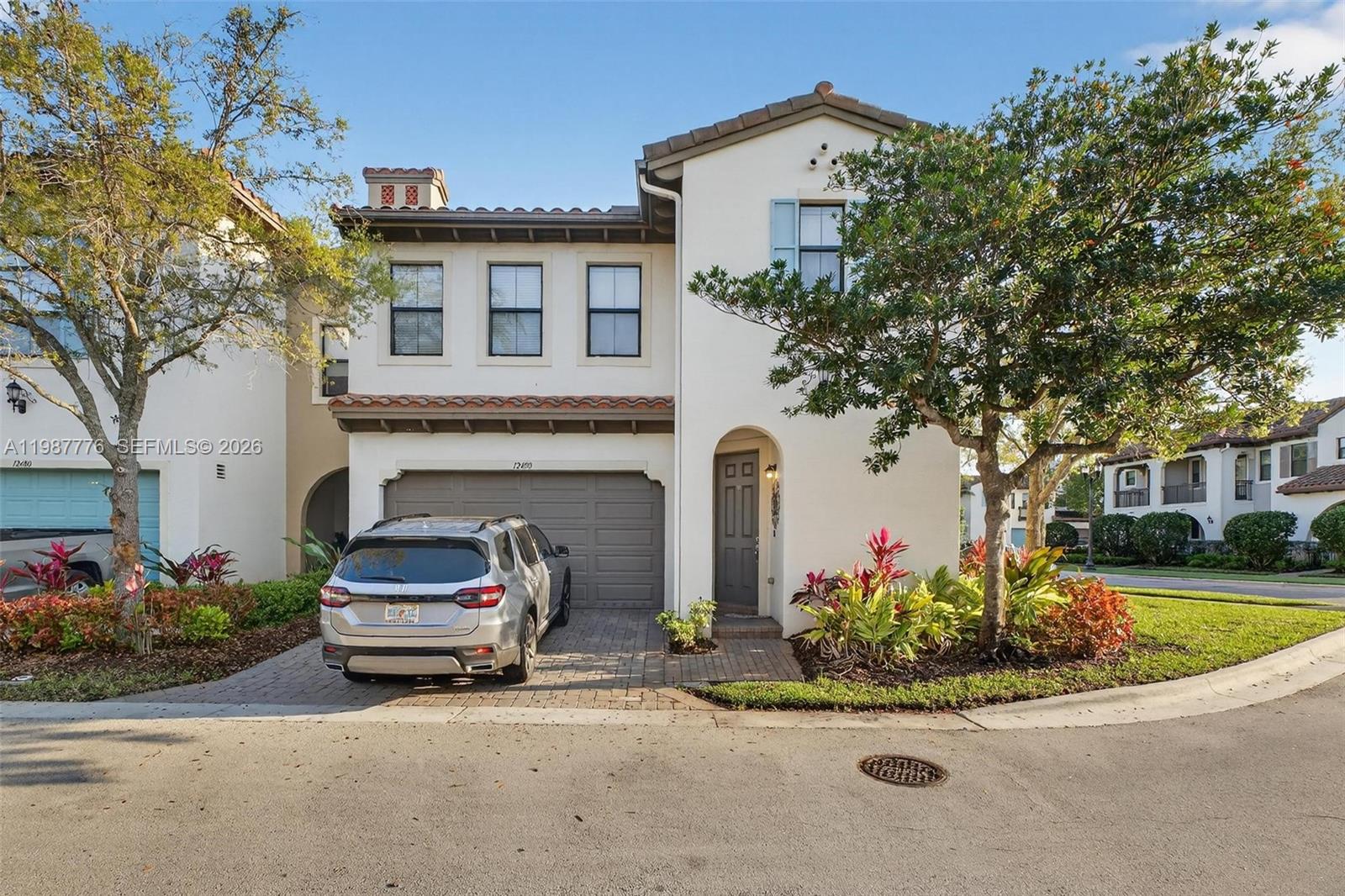 SAWGRASS LAKES - Residential