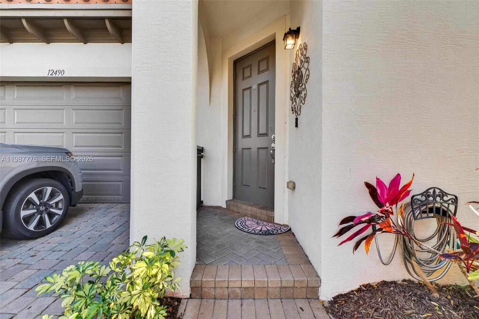 SAWGRASS LAKES - Residential