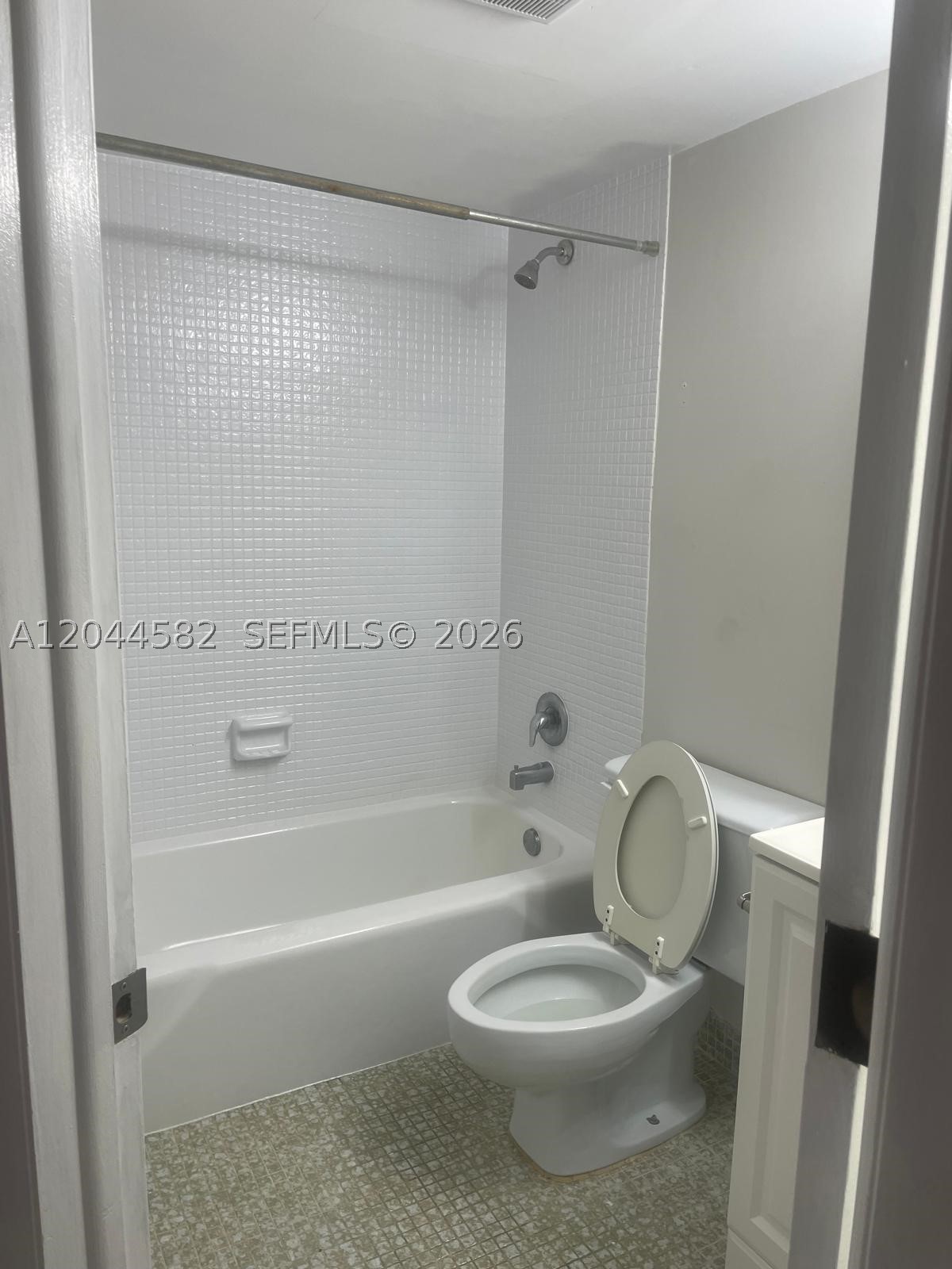 TENNIS CLUB JOHNSTON COND - Residential Lease
