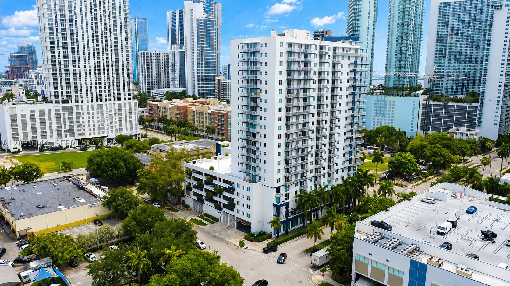 1800 BISCAYNE PLAZA CONDO - Residential