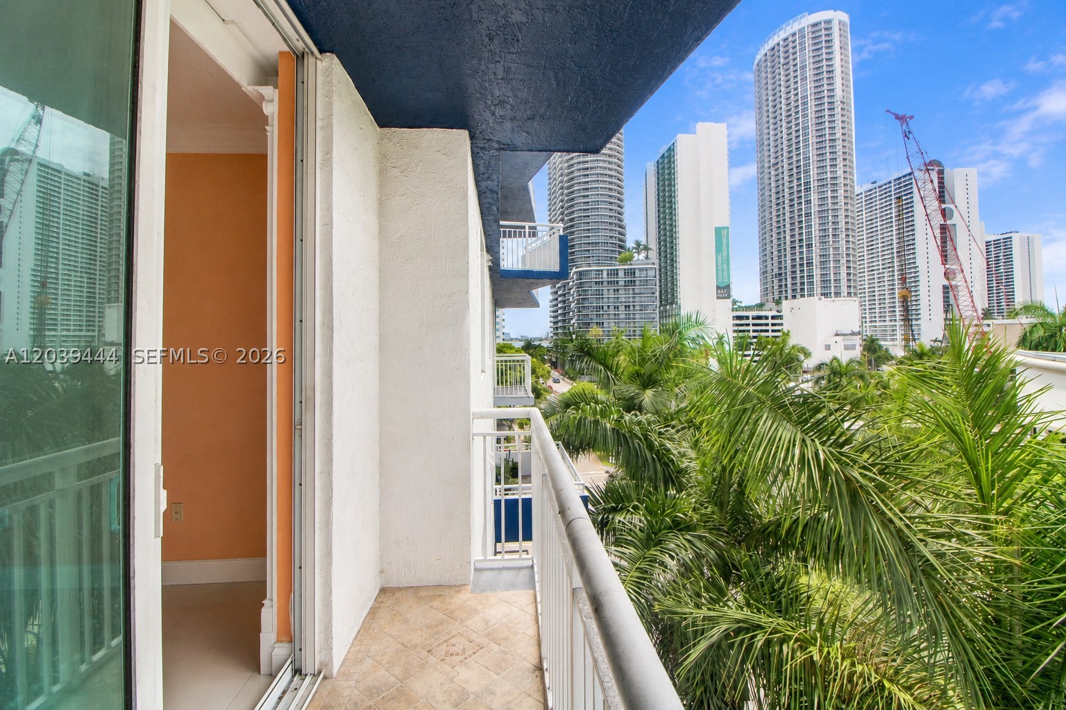 1800 BISCAYNE PLAZA CONDO - Residential