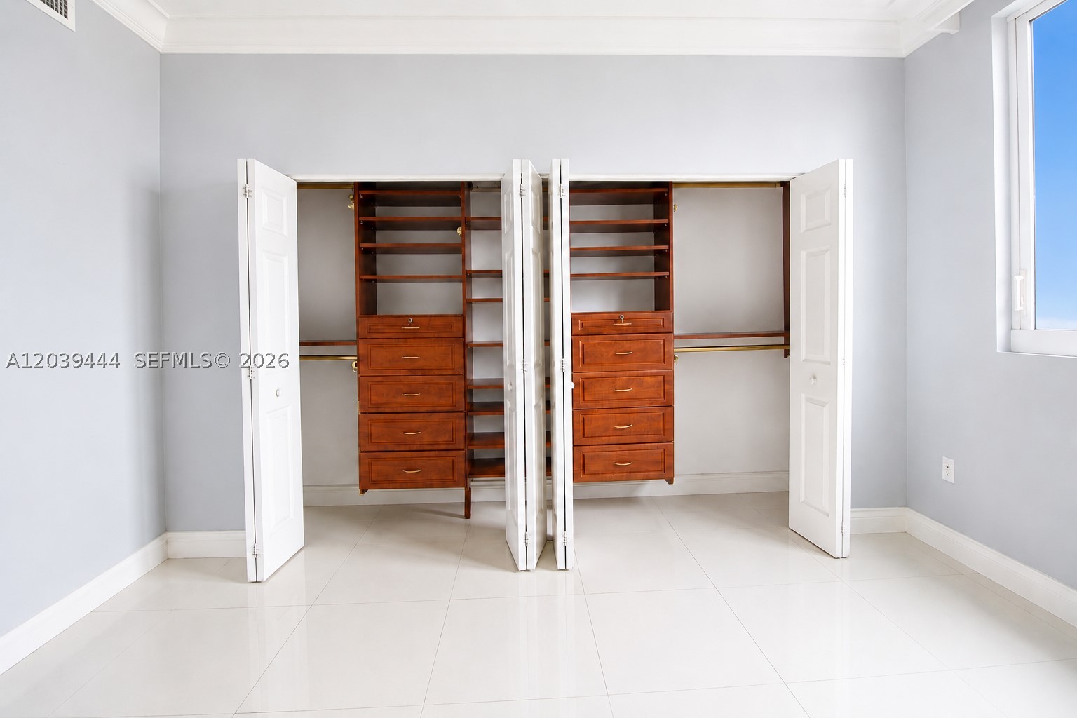 1800 BISCAYNE PLAZA CONDO - Residential
