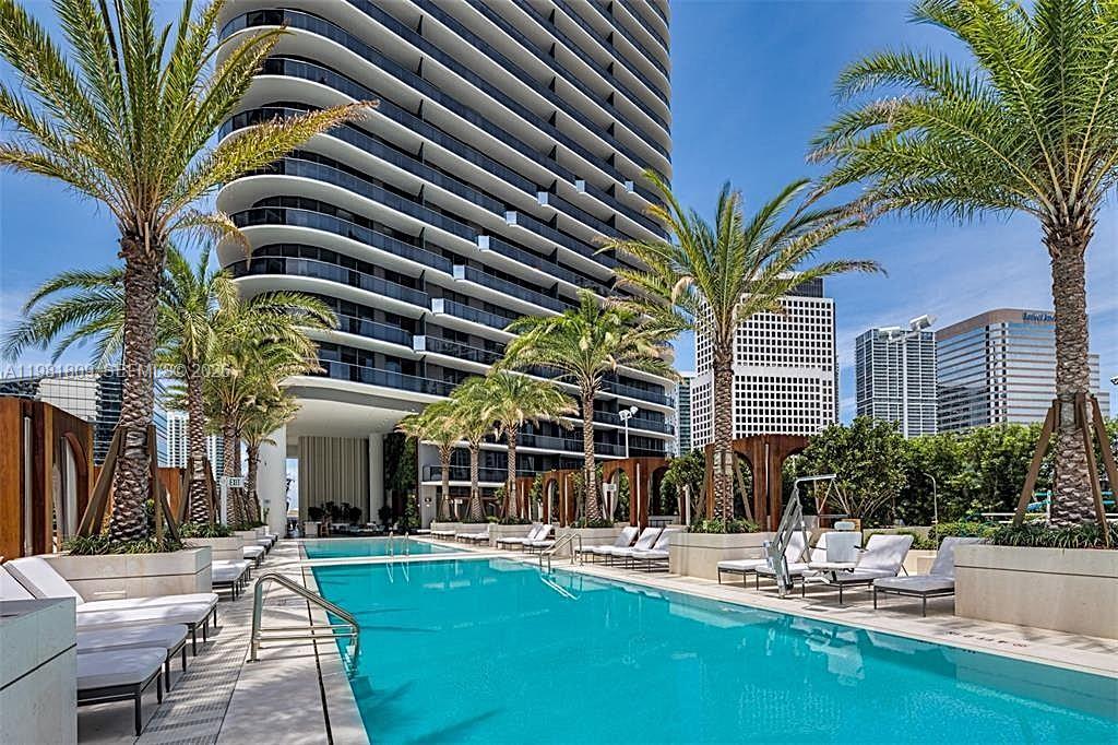801 SMA RESIDENCES CONDO - Residential