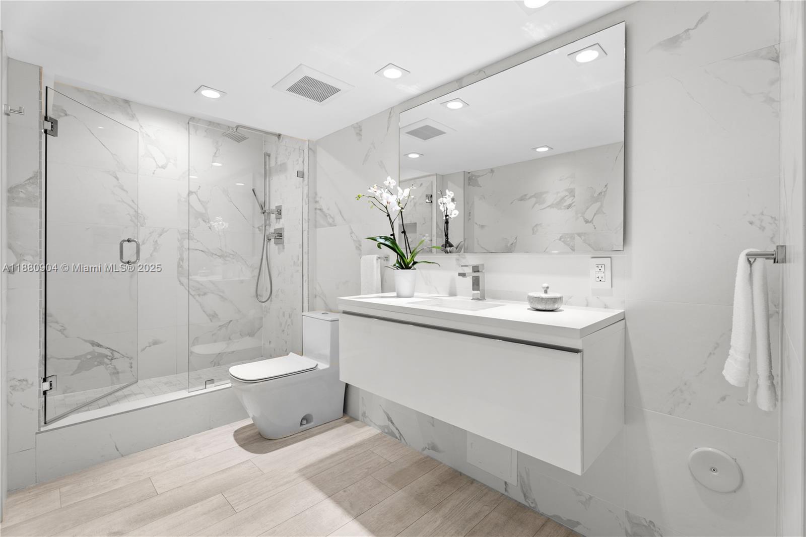 RONEY PALACE CONDO - Residential