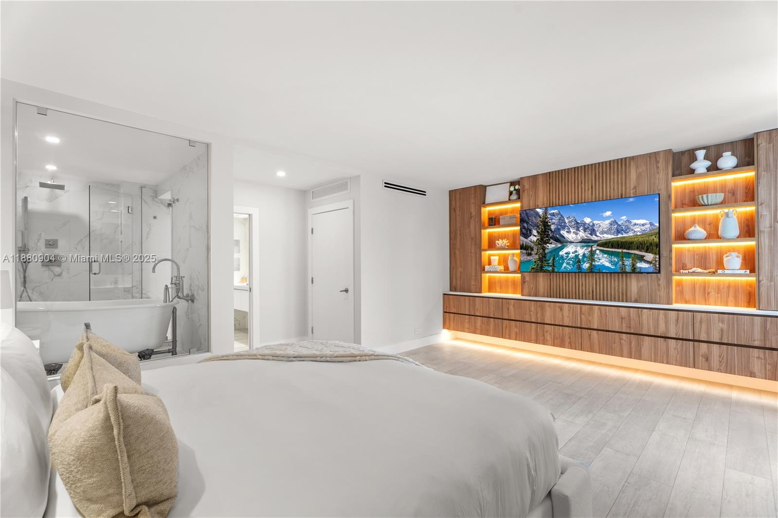 RONEY PALACE CONDO - Residential