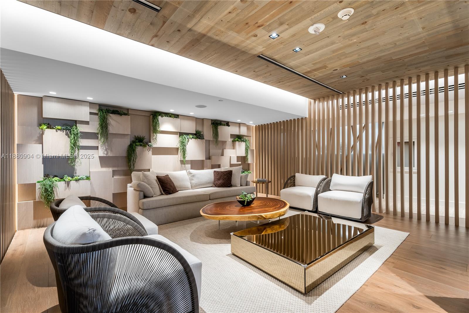 RONEY PALACE CONDO - Residential