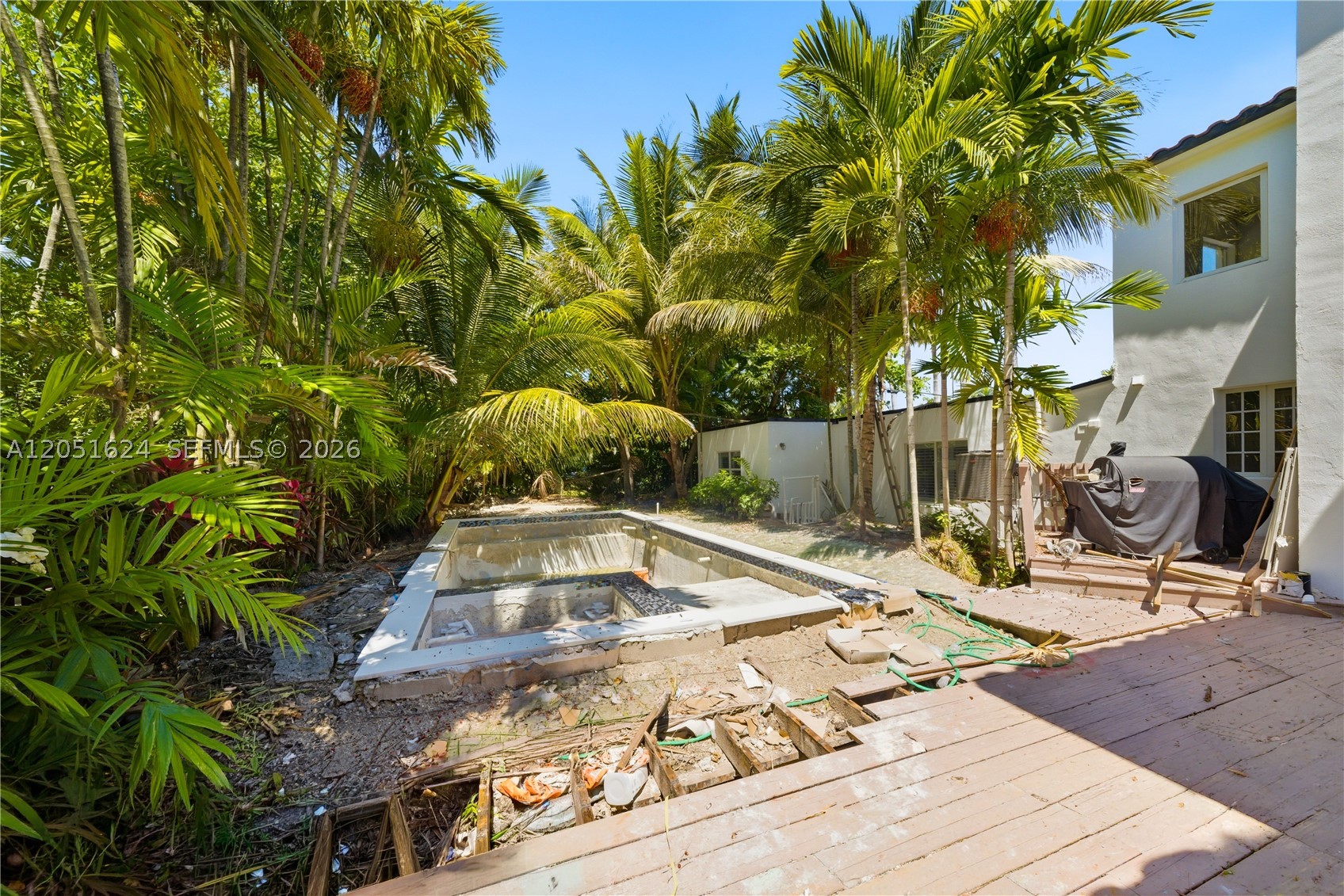 LA GORCE GOLF SUB - Residential Lease