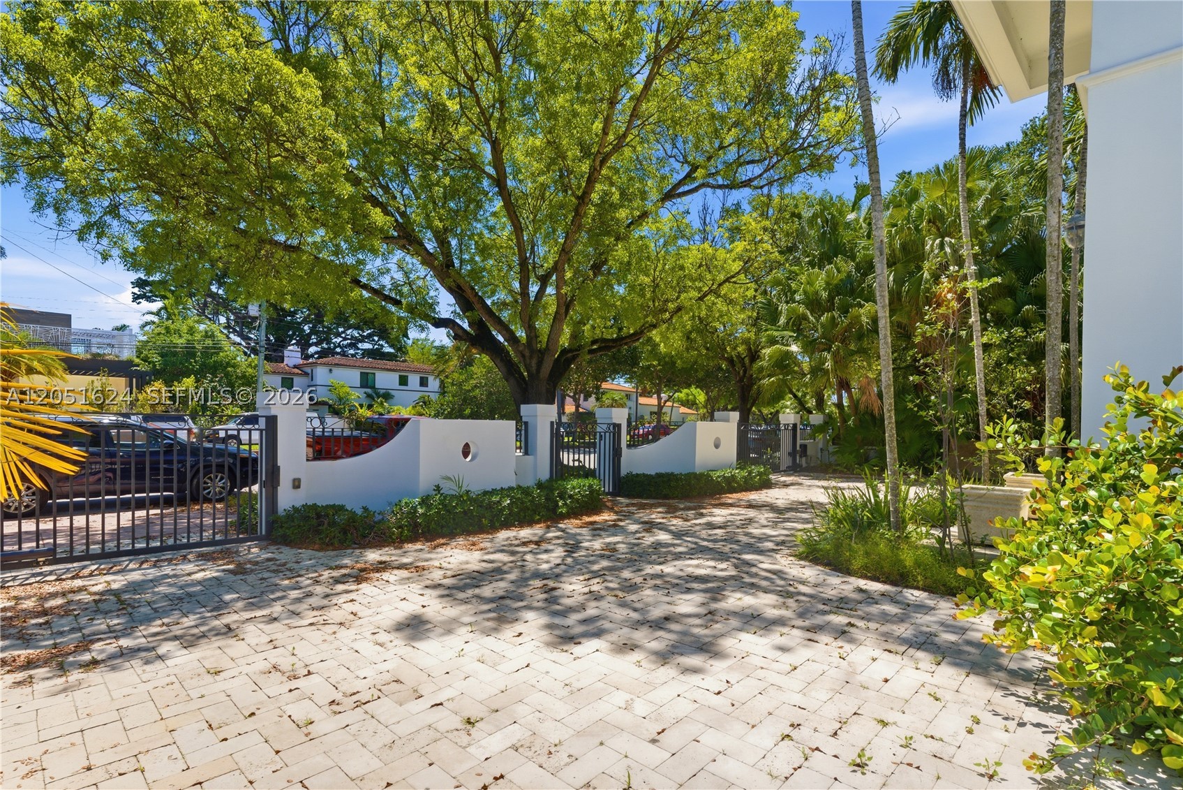LA GORCE GOLF SUB - Residential Lease