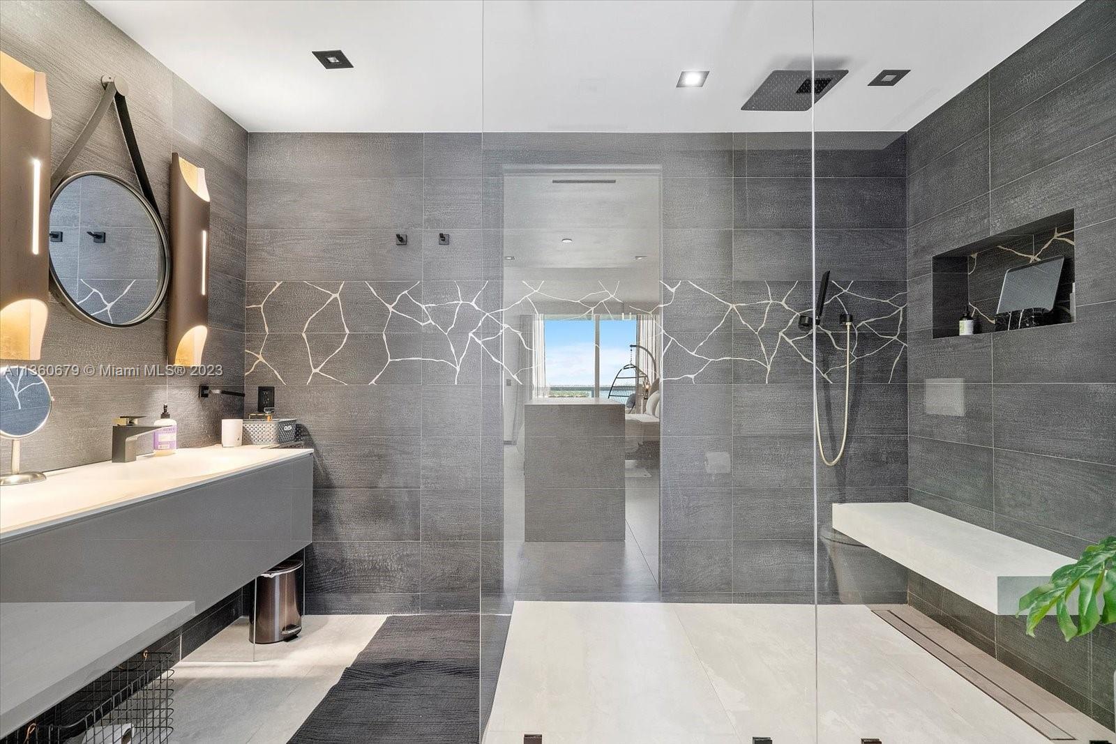 THE GRAND VENETIAN CONDO - Residential