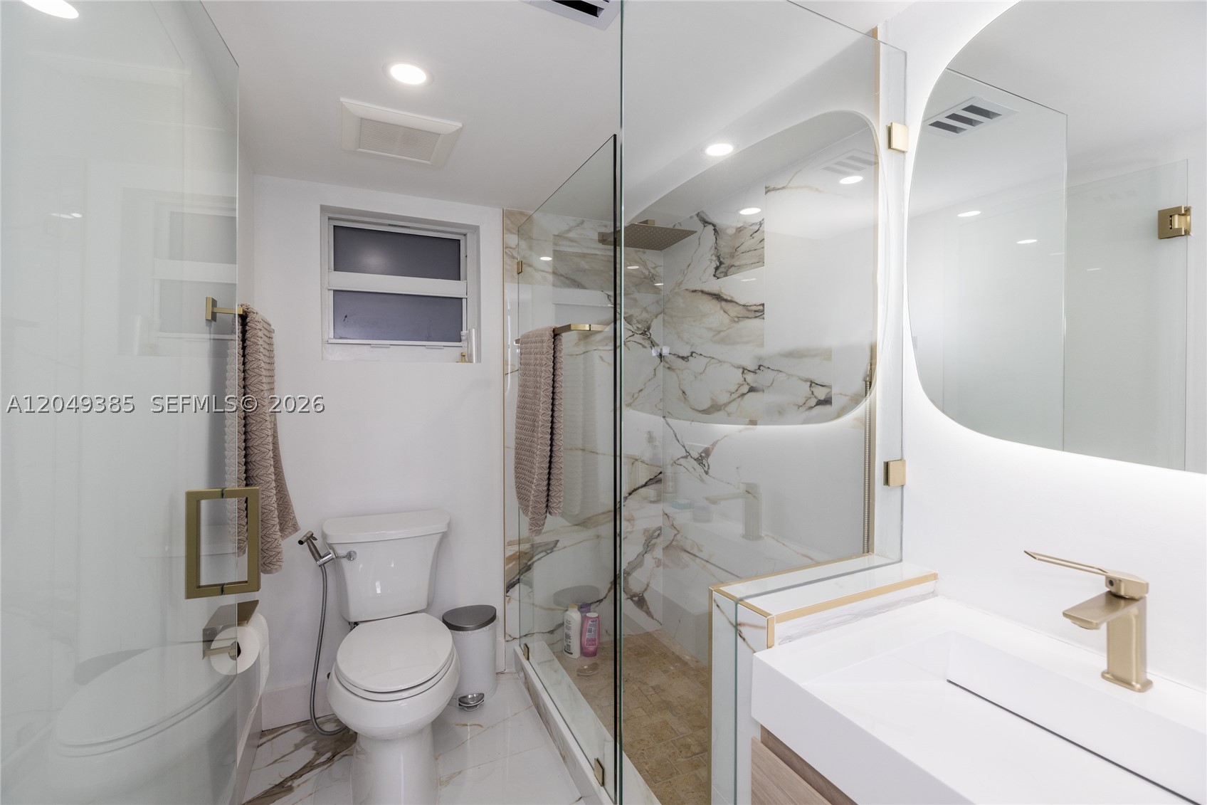 EDGEWATER BEACH TOWERS CO - Residential