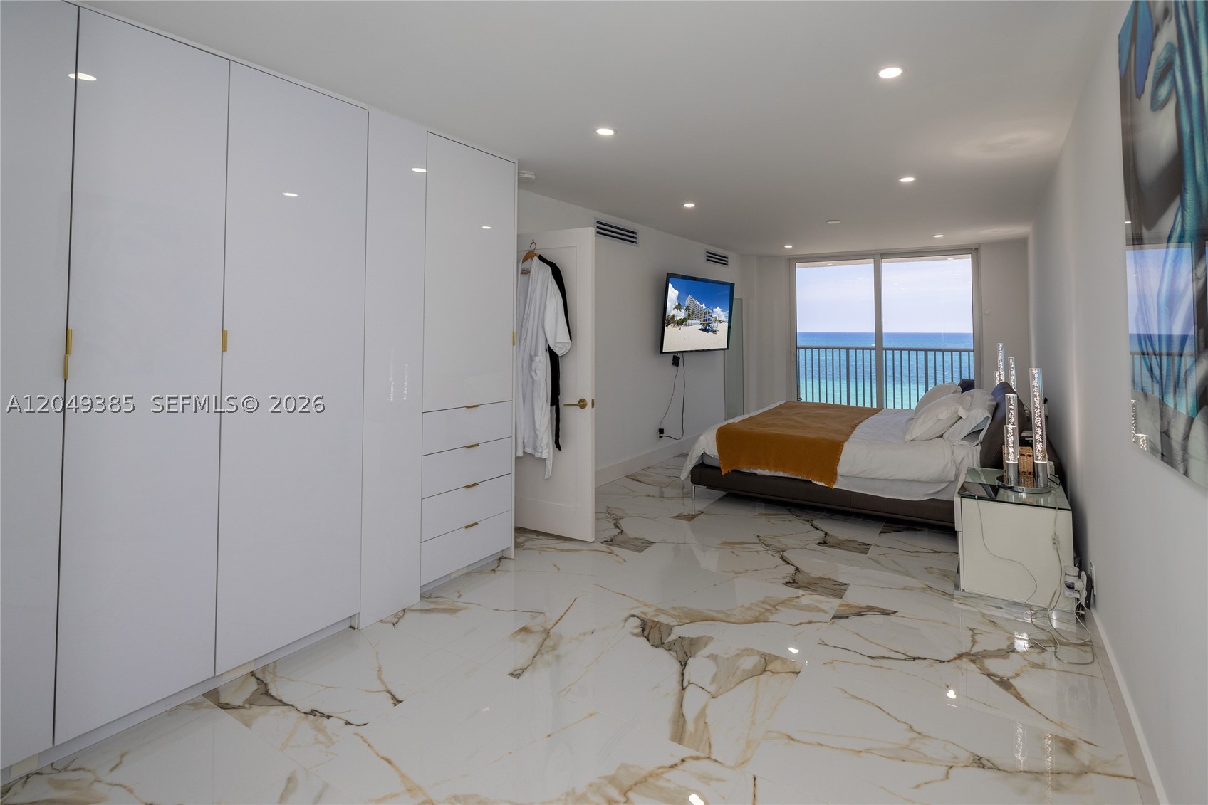 EDGEWATER BEACH TOWERS CO - Residential