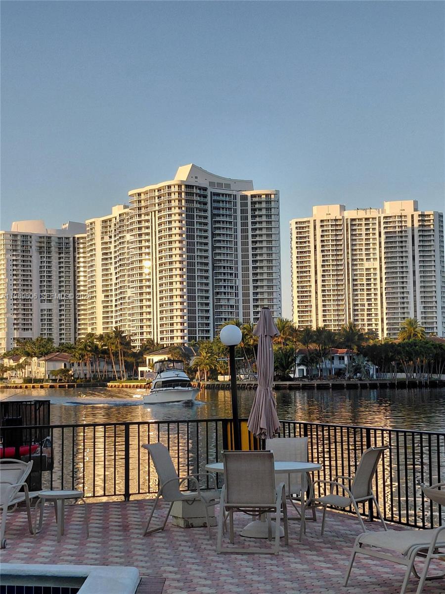 ASHLEIGH HOUSE CONDO - Residential
