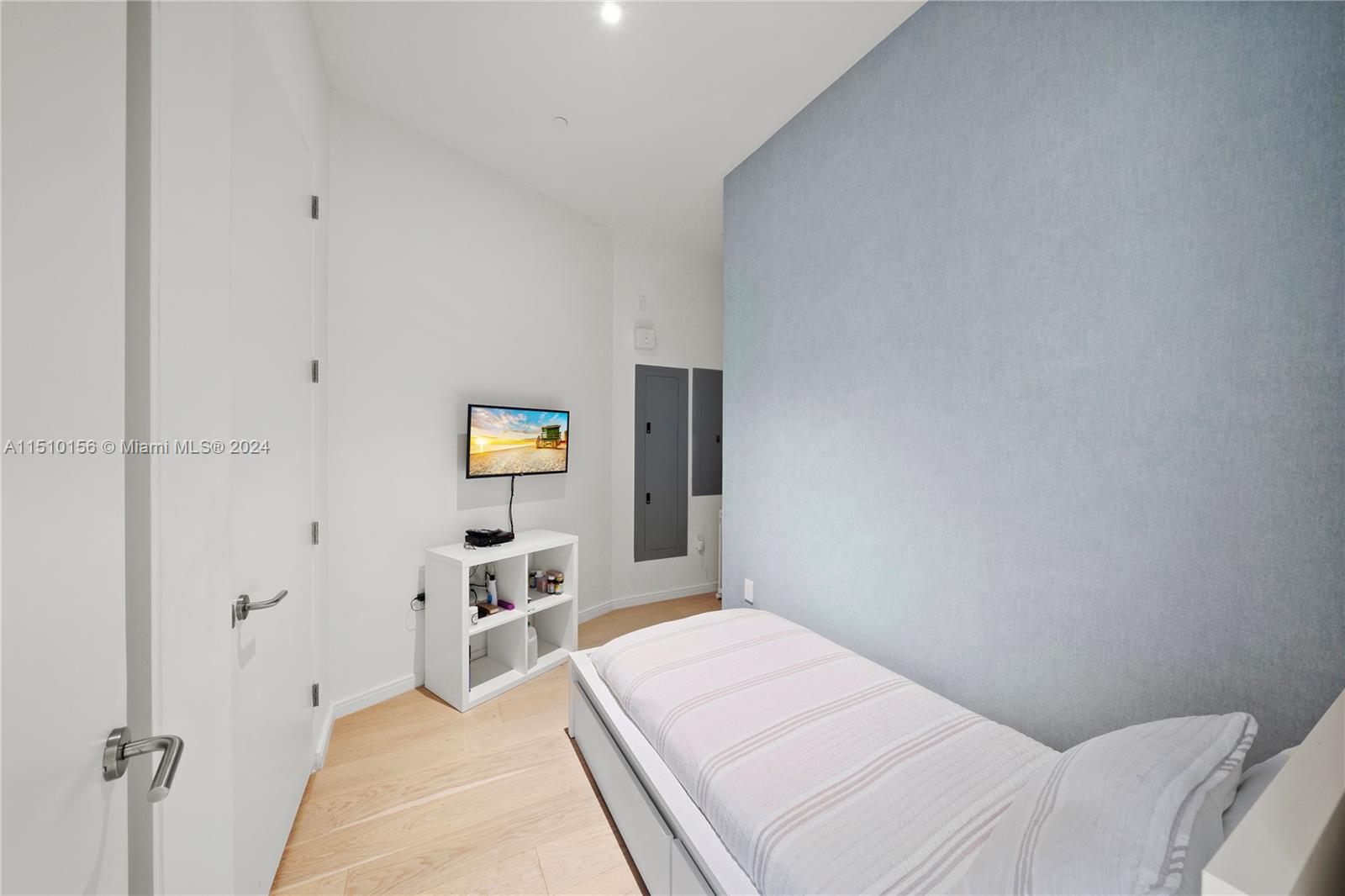 DINNER KEY - Residential