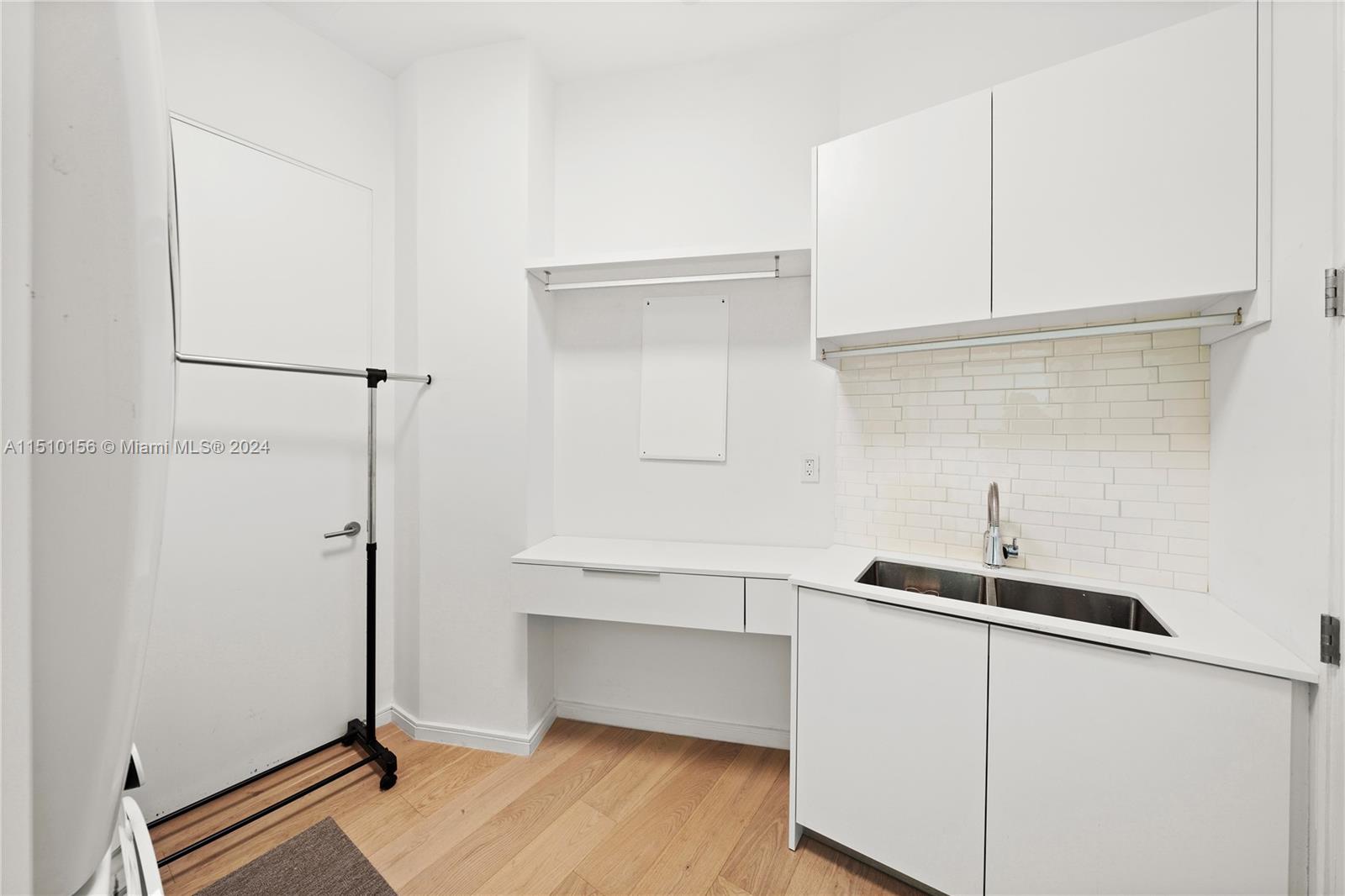 DINNER KEY - Residential